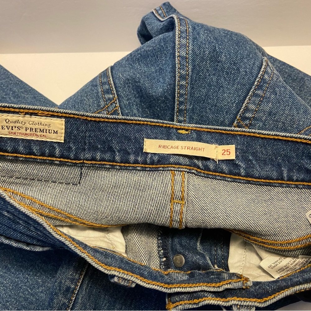 Levi’s Premium | Ribcage Straight - Picture 6 of 10